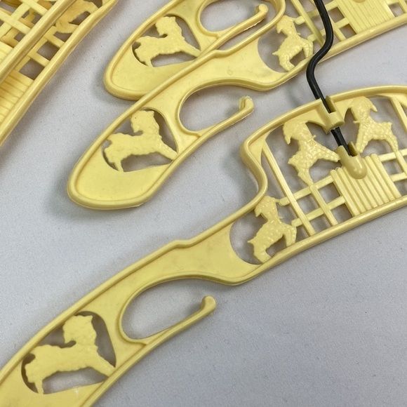 Vintage nursery rhyme plastic metal baby hangers - Picture 4 of 4